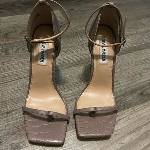 Steve Madden Women's Tan Sandals size 6